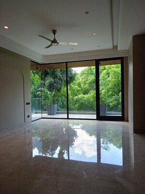 Room in 4 BHK Builder Floor at Panchsheel Park – for Rent