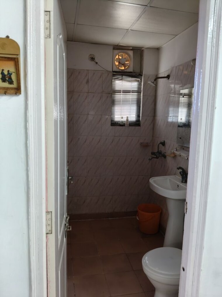 Bathroom, omaxe-heights 2 Bedroom 1250 Sq.Ft. Apartment In Sector 86 Faridabad 10321254