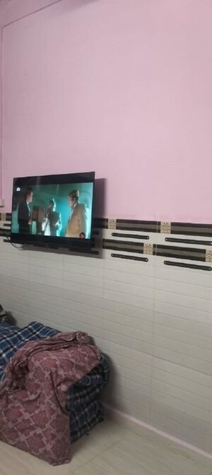 Room in 1.5 BHK Independent House at Dahisar East – for Rent