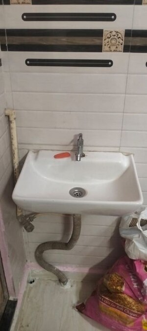 Bathroom in 1.5 BHK Independent House at Dahisar East – for Rent