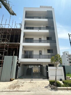 2.5 BHK + Study Room Builder Floor For Sale in Central Park Flower Valley