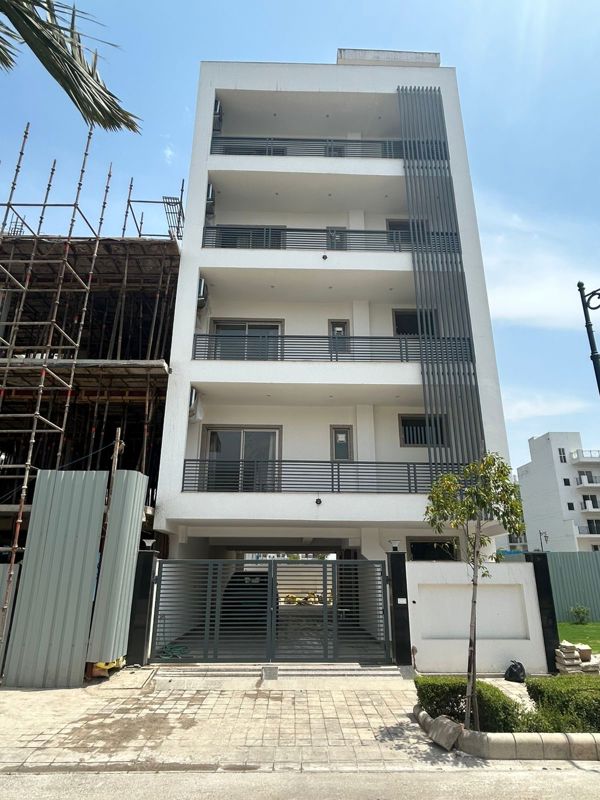 2.5 BHK + Study Room Builder Floor For Sale in Central Park Flower Valley