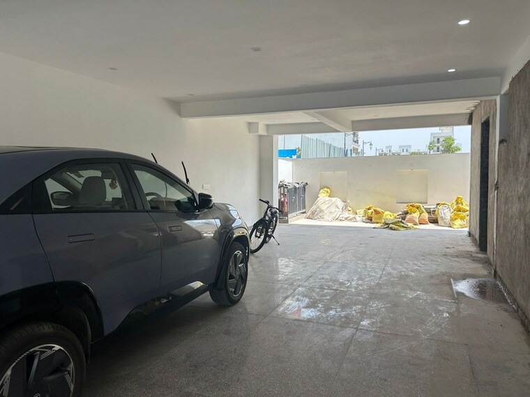  Parking, central-park-flower-valley 2.5 Bedroom 180 Sq.Yd. Builder Floor In Sohna Sector 33 Gurgaon 10321293