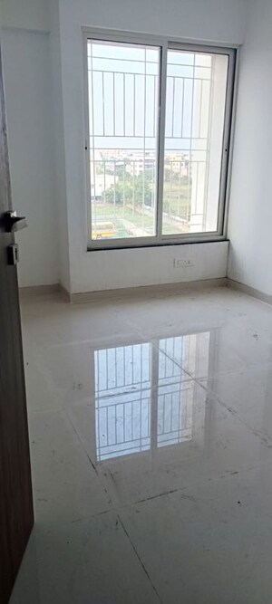 Room in 2.5 BHK Apartment at Choice Park Vista, Lohgaon – for Rent