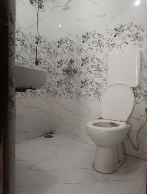 Bathroom in 3 BHK Apartment at Shri Kishanpura – for Rent