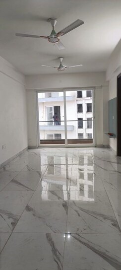 3.5 BHK + Extra Room,Basement Builder Floor For Rent in Smart World Gems