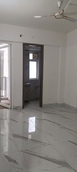 Room in 3.5 BHK Builder Floor at Smart World Gems, Sector 89 – for Rent