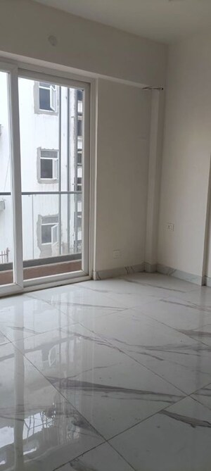 Room in 3.5 BHK Builder Floor at Smart World Gems, Sector 89 – for Rent