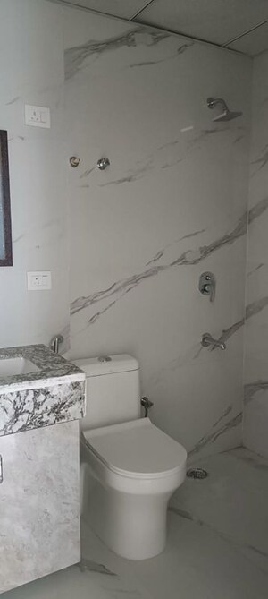 Room in 3.5 BHK Builder Floor at Smart World Gems, Sector 89 – for Rent