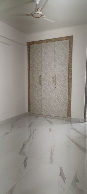 Room in 3.5 BHK Builder Floor at Smart World Gems, Sector 89 – for Rent