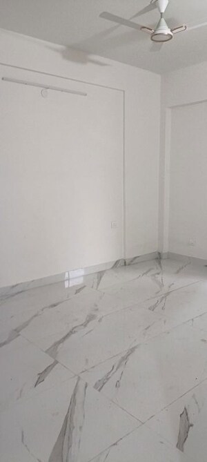 Room in 3.5 BHK Builder Floor at Smart World Gems, Sector 89 – for Rent