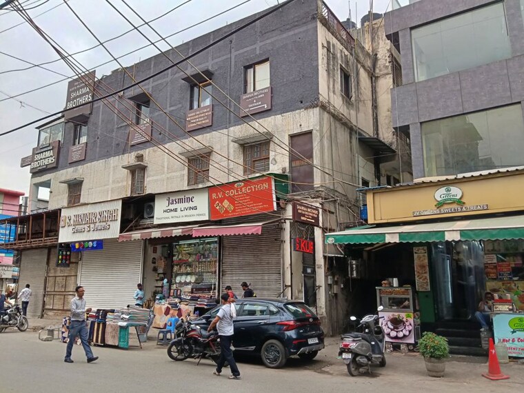 Exterior View, south extension Commercial Shop 1600 Sq.Ft. In South Extension Delhi 10321423