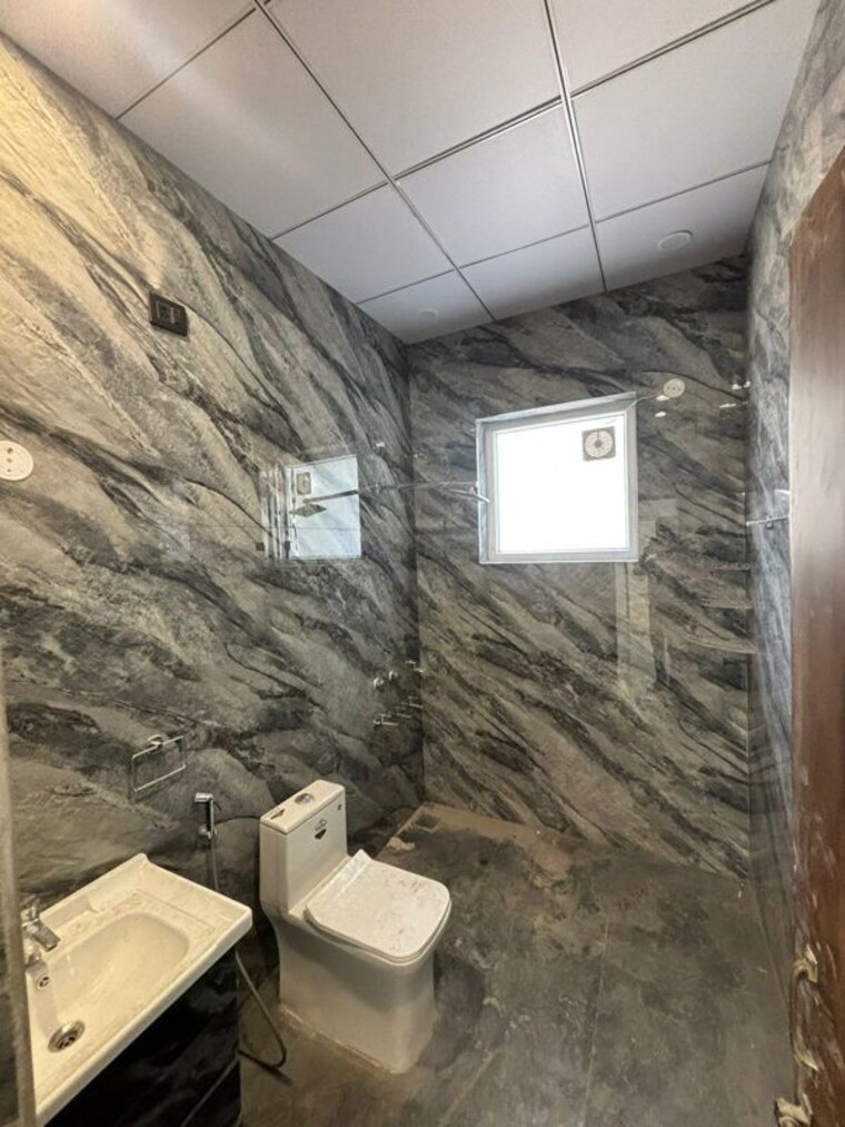 Bathroom, mansarovar-apartments-noida 4 Bedroom 1850 Sq.Ft. Apartment In Sector 61 Noida 10321449