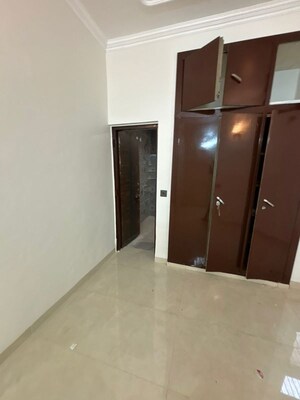 Furnished Amenities in 4 BHK Apartment at Mansarovar Apartments Noida, Sector 61 – for Rent