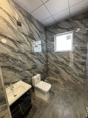 Bathroom in 4 BHK Apartment at Mansarovar Apartments Noida, Sector 61 – for Rent