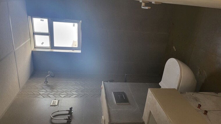 Bathroom, sector 37d 3 Bedroom 1300 Sq.Ft. Apartment In Sector 37d Gurgaon 10321598