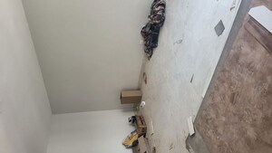 Room in 3 BHK Apartment at Sector 37d – for Rent