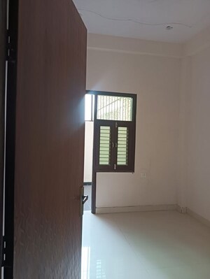 Room in 1 BHK Villa at Gaur Yamuna City – for Rent