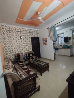 2 BHK + Extra Room Apartment For Rent in Skytech Matrott