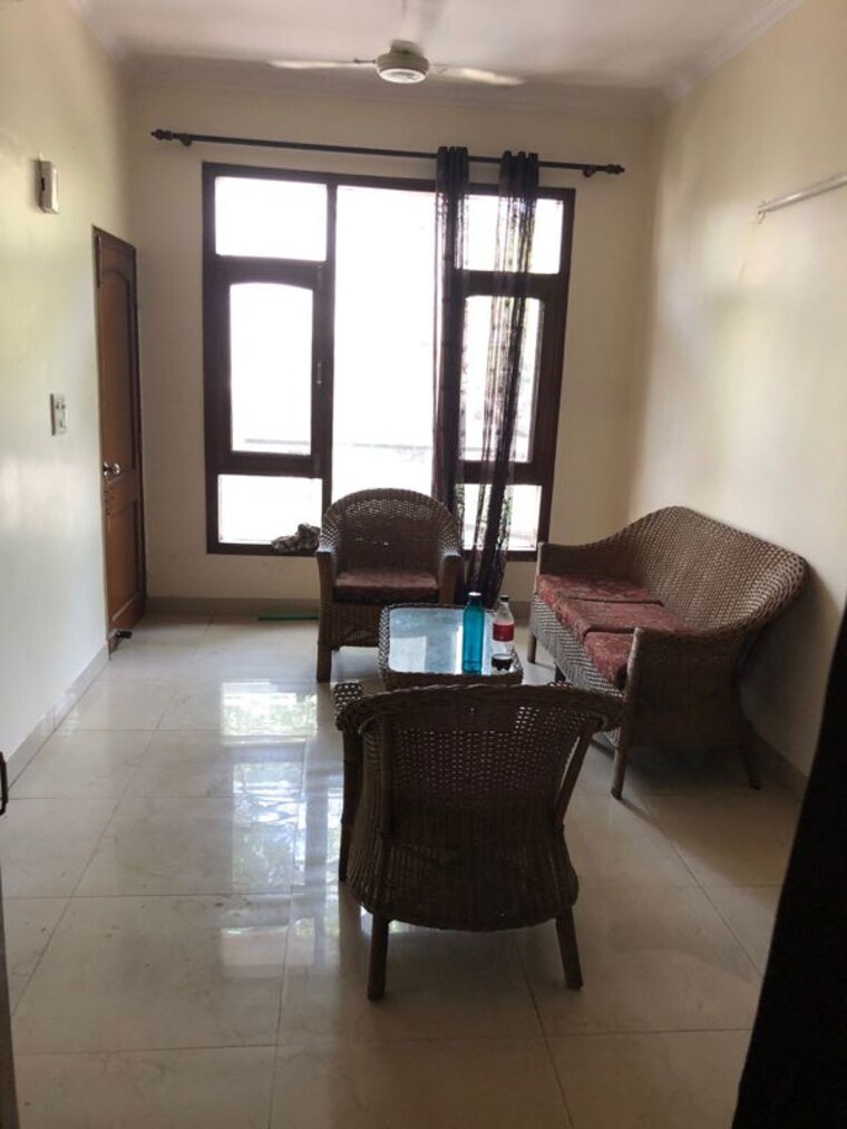 Living Room, sushant lok i 2 Bedroom 120 Sq.Yd. Builder Floor In Sushant Lok I Gurgaon 10321662