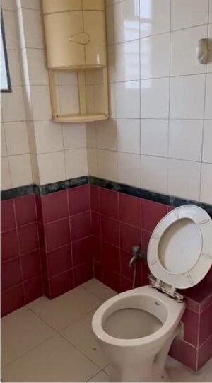 Bathroom in 2.5 BHK Apartment at Jolly Apartments Chembur, Chembur – for Rent
