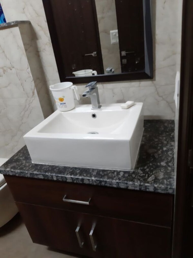 Bathroom, kalkaji 3 Bedroom 1800 Sq.Ft. Builder Floor In Kalkaji Delhi 10321760