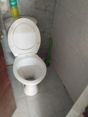 Bathroom in 2.5 BHK Apartment at Supertech Cape Town, Sector 74 – for Rent