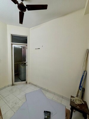 Room in 3.5 BHK Apartment at Jaypee Green Crescent Court, Jaypee Greens – for Rent