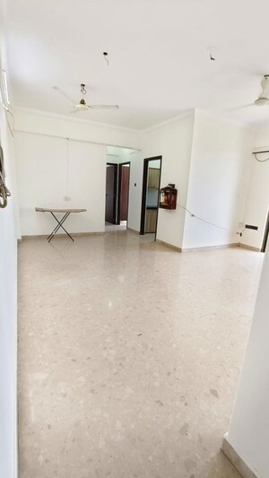 Room in 2 BHK Apartment at Satellite Tower, Goregaon East – for Rent