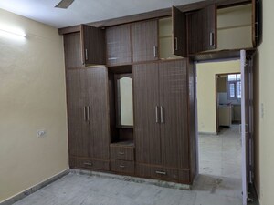 Room in 4 BHK Apartment at Sector 20 – for Rent