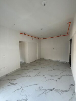 Room in 2 BHK Apartment at VKG Beverly Hills, Andheri East – for Rent