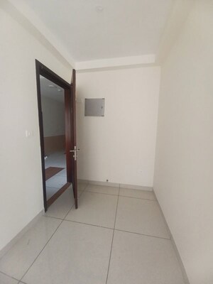 Room in 3.5 BHK Apartment at Prestige Lakeside Habitat Apartments, Gunjur – for Rent