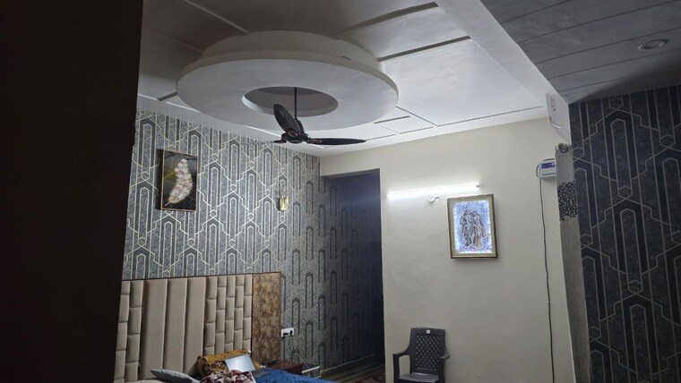 Team Area, uday park 3 Bedroom 217 Sq.Yd. Builder Floor In Uday Park Delhi 10321965