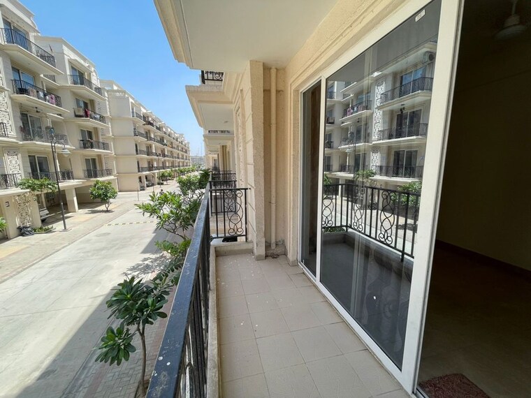 Balcony, signature-global-park 3 Bedroom 1081 Sq.Ft. Apartment In Sohna Sector 36 Gurgaon 10321951