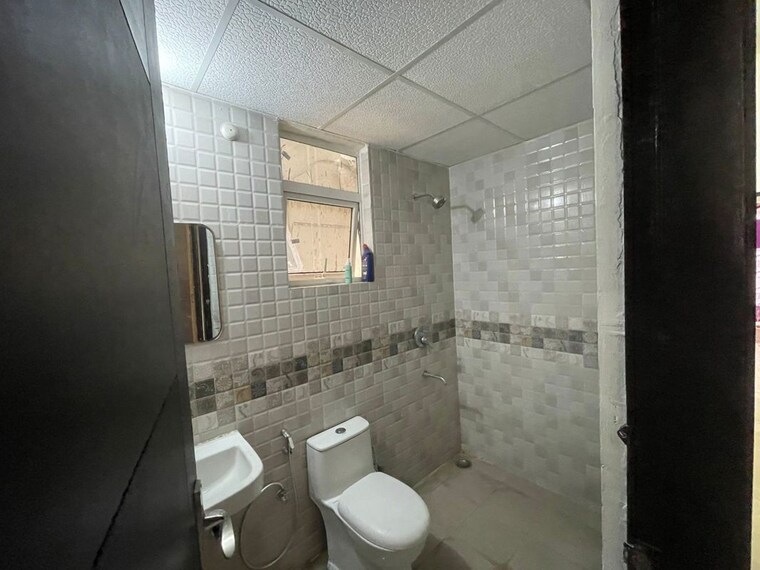 Bathroom, signature-global-park 3 Bedroom 1081 Sq.Ft. Apartment In Sohna Sector 36 Gurgaon 10321951