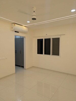 Room in 3 BHK Apartment at Rajapushpa Provincia, Narsingi – for Rent