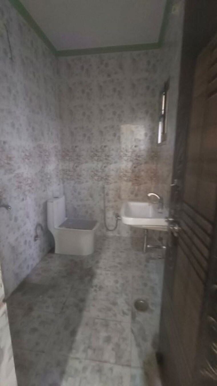 Bathroom, indira nagar 2 Bedroom 1500 Sq.Ft. Builder Floor In Indira Nagar Lucknow 10321963