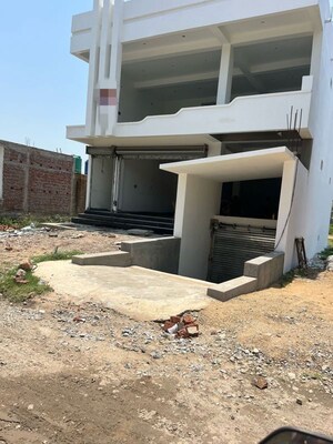  Showroom For Rent in Dhurwa