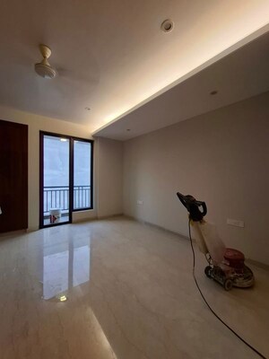 Room in 4 BHK Builder Floor at Greater Kailash I – for Rent