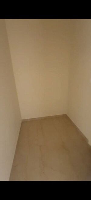 Room in 3 BHK Apartment at Lodha Sterling, Kolshet Road – for Sale