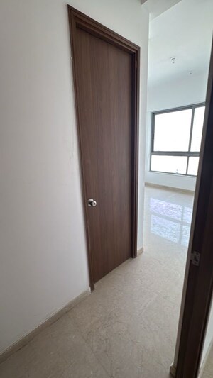 Room in 3 BHK Apartment at Lodha Sterling, Kolshet Road – for Sale