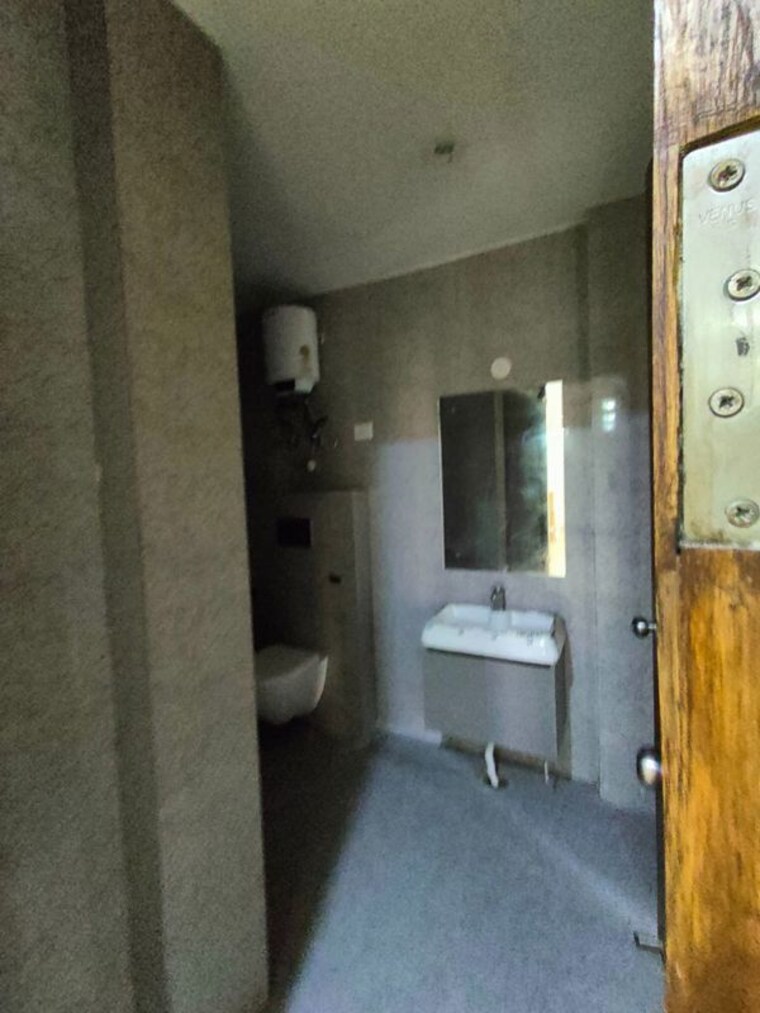 Bathroom, south city 1 4 Bedroom 3200 Sq.Ft. Builder Floor In South City 1 Gurgaon 10322036