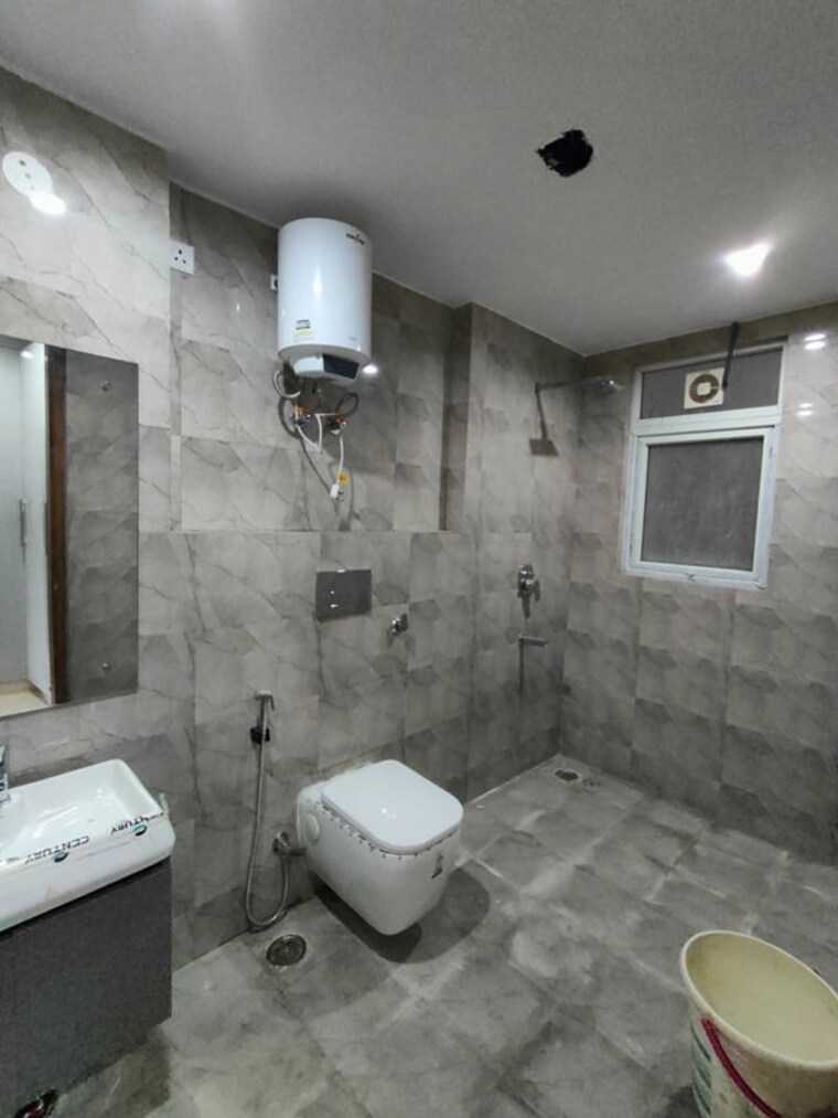 Bathroom, south city 1 4 Bedroom 3200 Sq.Ft. Builder Floor In South City 1 Gurgaon 10322036