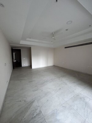 Room in 4 BHK Apartment at Tata Primanti-Tower Residences, Sector 72 – for Rent