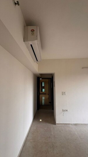 Room in 2 BHK Apartment at Lodha Amara, Kolshet Road – for Rent