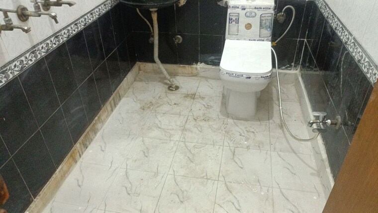 Bathroom, sector 1 vaishali 2 Bedroom 970 Sq.Ft. Builder Floor In Sector 1 Vaishali Ghaziabad 10322083