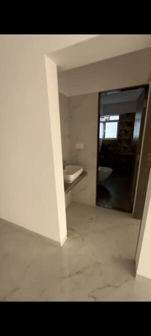 Room in 4 BHK Apartment at LK Umang Heights, Andheri West – for Sale