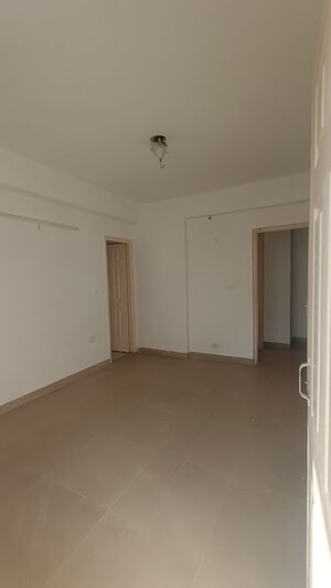 Room in 3 BHK Apartment at Supertech Cape Town, Sector 74 – for Rent