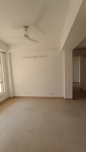 Room in 3 BHK Apartment at Supertech Cape Town, Sector 74 – for Rent