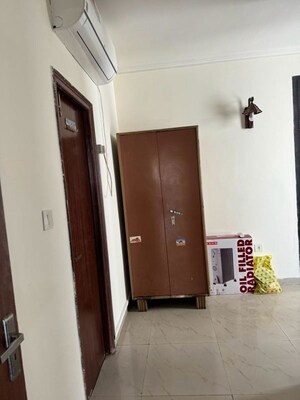 Furnished Amenities in 3 BHK Apartment at Parsvnath Planet, Gomti Nagar – for Rent